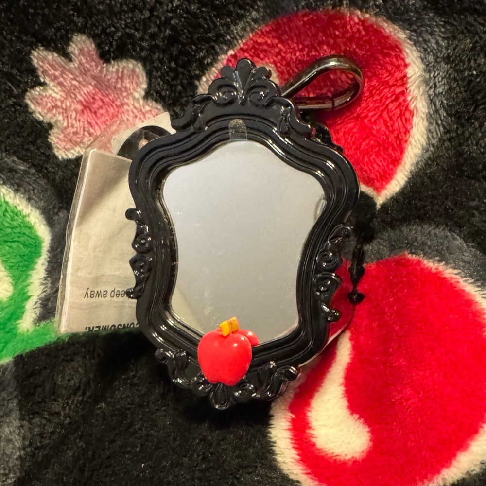 Bath & Body Works Evil Queen Mirror Light-Up PocketBac Holder
